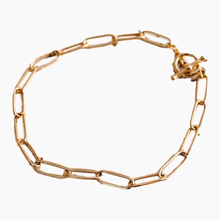 women smart casual dress code guide linjer chain bracelet - Luxe Digital